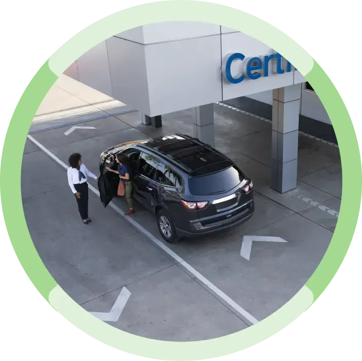 CarBravo Certified Service Team Member Helping a Customer at a CarBravo Service Center