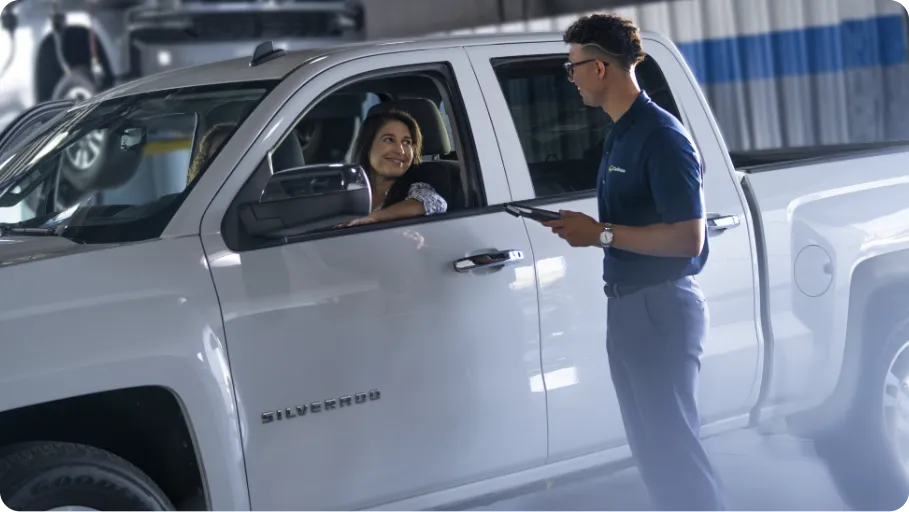 Woman buying CarBravo Certified Car